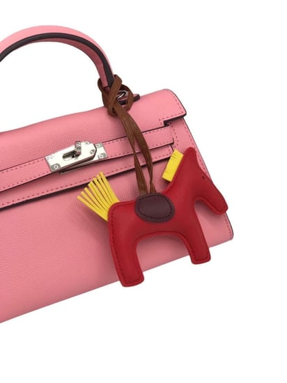 تعليقة الحصان / عدة الوان