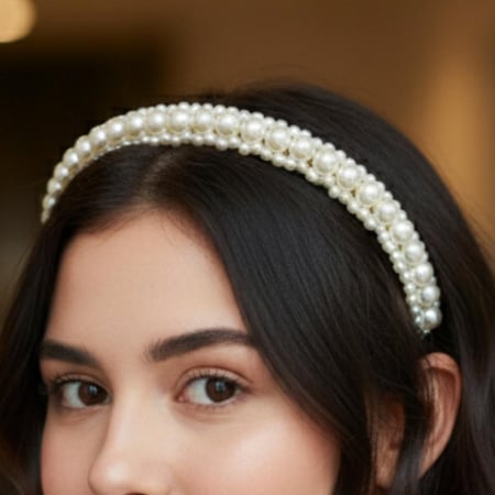 طوق لول يتميز بتصميم عصري لافت للنظر، مثالية لإضافة لمسة من الأناقة والأناقة إلى أي ملابس.