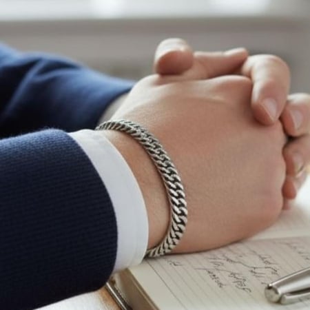 اسواره فضي ضمان الون سنتين سوار أنيق و ناعم اسوارة رفيعة مصنوعة من الستانلس ستيل مقاومة للصدا و الماء لون لايتغير