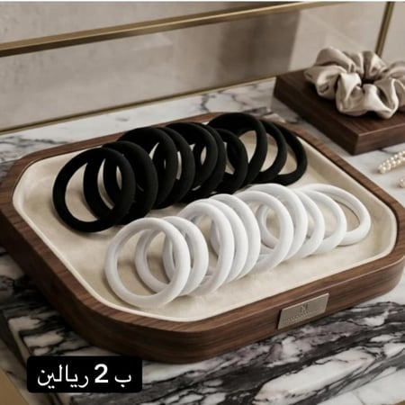 ربطات شعر تجمع ربطة الشعر الأنيقة هذه بين الأناقة والعملية، مما يجعلها قطعة مميزة.