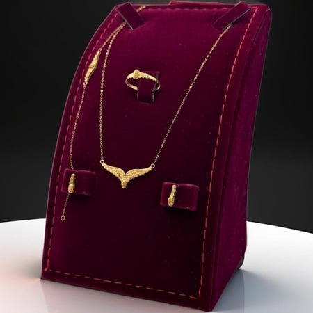 طقم ذهب جناح الصقر عيار 21 - مجوهرات قصر المدينة للذهب - الدمام