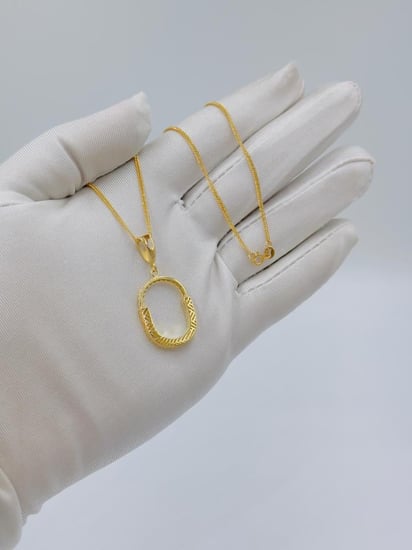 عقد تصميم عالمي ذهب عيار 18