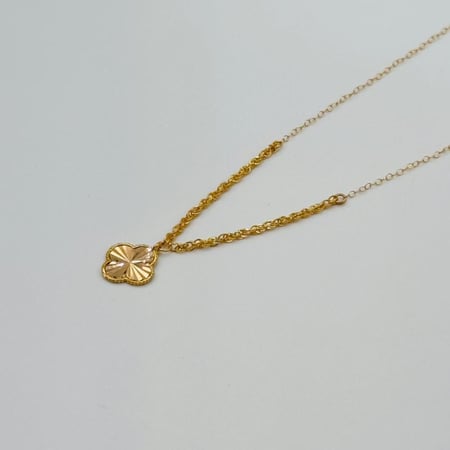 عقد وردة ذهب عيار 21