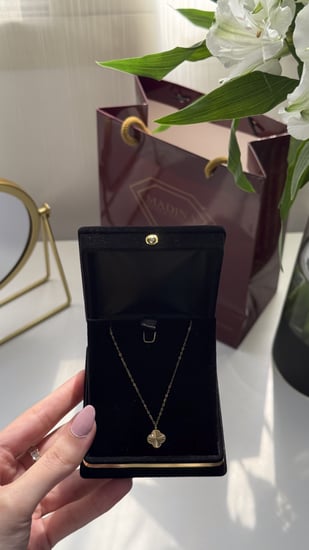 عقد وردة ذهب عيار 21