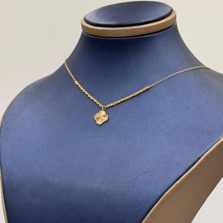 عقد وردة ذهب عيار 21