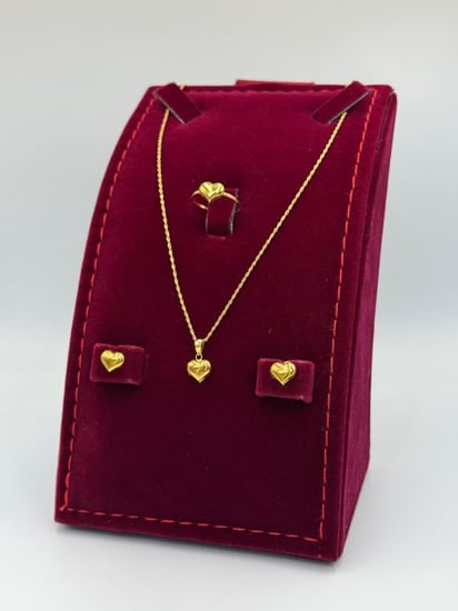 طقم قلب ذهب عيار 18