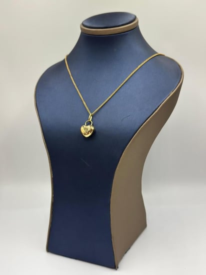 عقد تصميم عالمي ذهب عيار 18