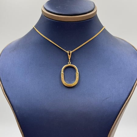 عقد تصميم عالمي ذهب عيار 18