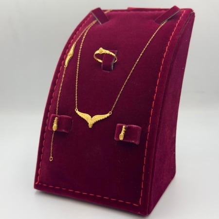 طقم ذهب جناح الصقر عيار 21 - مجوهرات قصر المدينة للذهب - الدمام