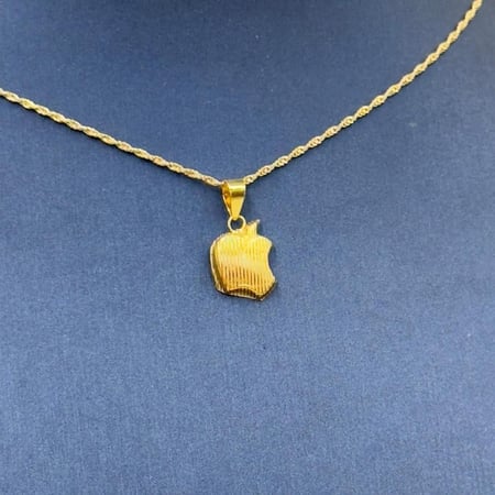 عقد ذهب عيار 18