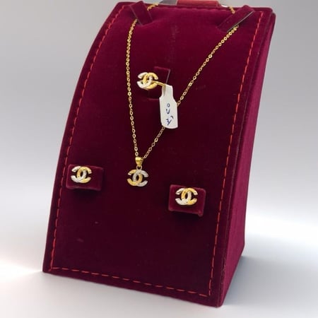 طقم ذهب عيار 18