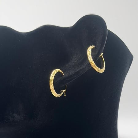 حلق ذهب منقوش عيار 18 - مجوهرات قصر المدينة للذهب - الدمام