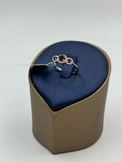 خاتم ذهب أبيض 18k مع أحجار - مجوهرات قصر المدينة للذهب - الدمام