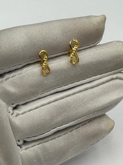 حلق ذهب عيار 18 مختلف - مجوهرات قصر المدينة للذهب - الدمام