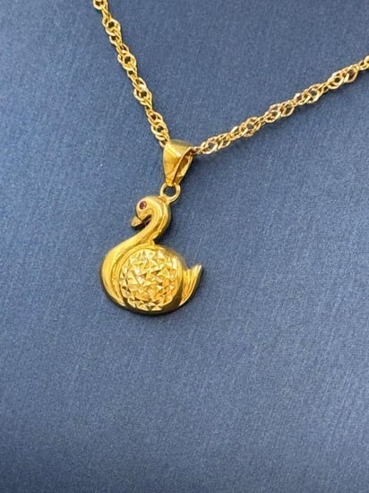 عقد ذهب عيار 18