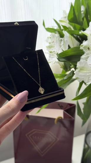 عقد وردة ذهب عيار 21