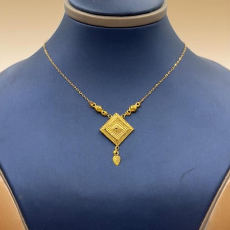 عقد ذهب عيار 21