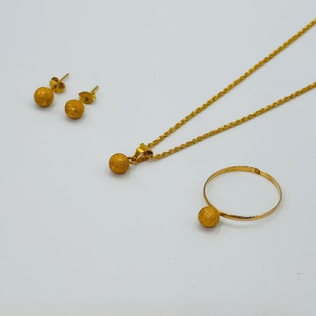 طقم ذهب عيار 18