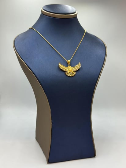 عقد صقر ذهب عيار 21