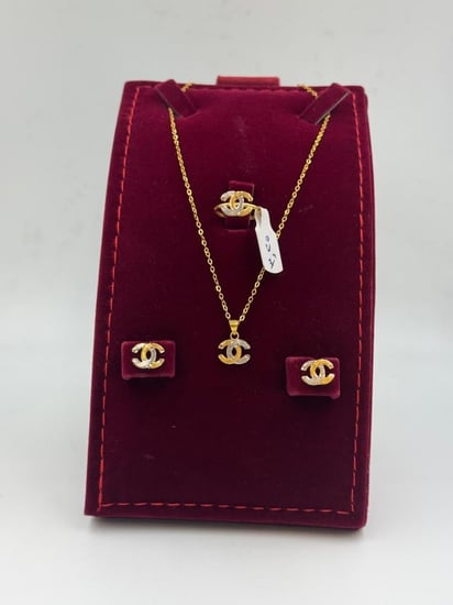 طقم ذهب عيار 18