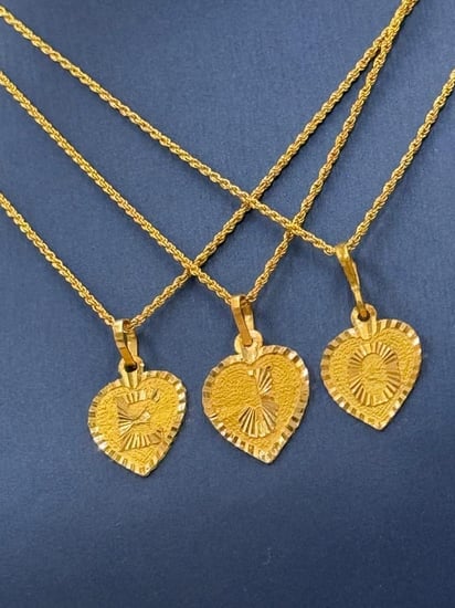 سلسال ذهب عيار 21 مجدول مع شكل قلب مميز بحرف