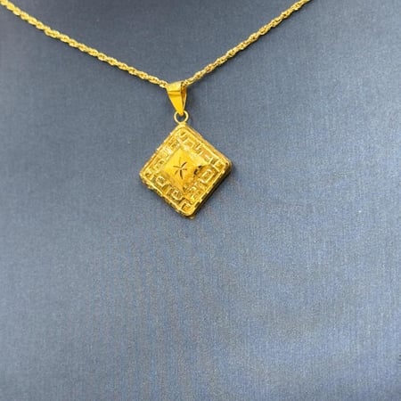 sعقد ذهب عيار 18