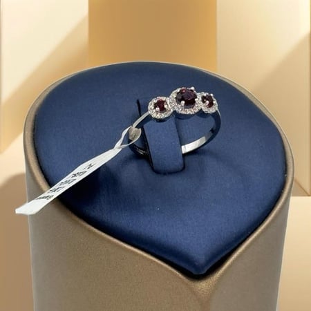 خاتم ذهب أبيض 18k مع أحجار - مجوهرات قصر المدينة للذهب - الدمام