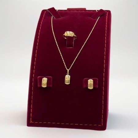 طقم ذهب عيار 18