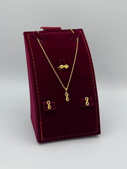 طقم ذهب عيار 18