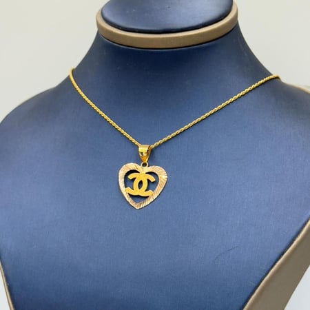 عقد تصميم عالمي ذهب عيار 18