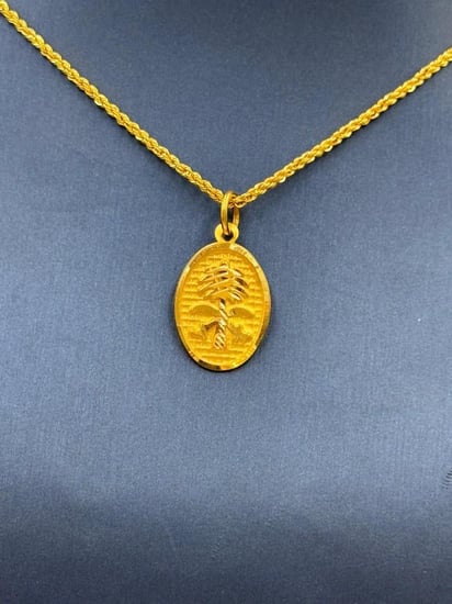 عقد ذهب عيار 18