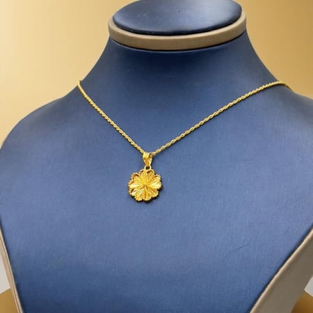 عقد وردة ذهب عيار 21