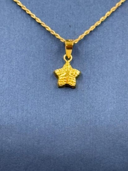 sعقد ذهب عيار 18