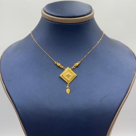 عقد ذهب عيار 21