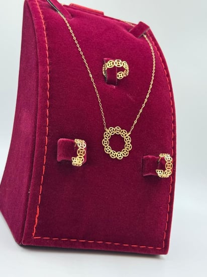 طقم ذهب عيار 18