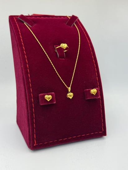 طقم قلب ذهب عيار 18