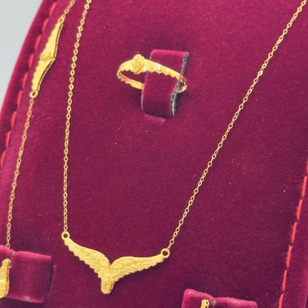 طقم ذهب جناح الصقر عيار 21 - مجوهرات قصر المدينة للذهب - الدمام