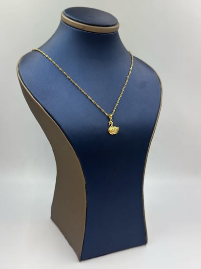 عقد ذهب عيار 18