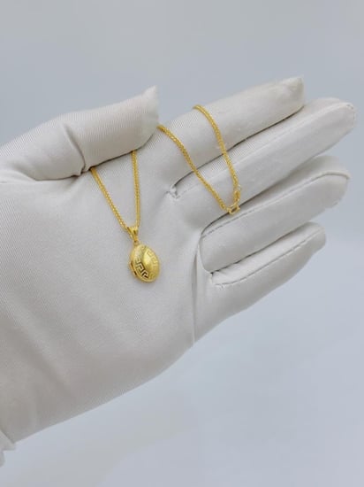 عقد ذهب عيار 18