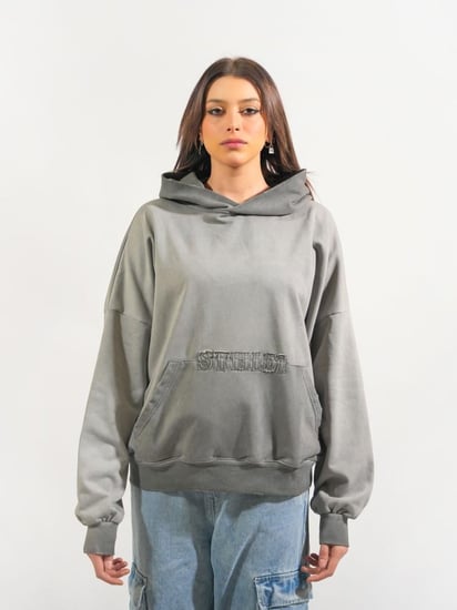 هودي بتطريز بارز وجيوب امامية  - رصاصي