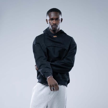 هودي أوفرسايز بكاب وتصميم جيب فريد-أسود