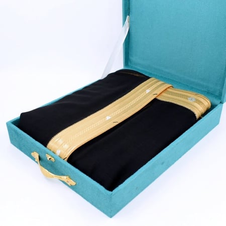 بشت سعودي شتوي ملكي فاخر من الصوف الأسود مع قصب مذهب هدية فخمة للرجل ا