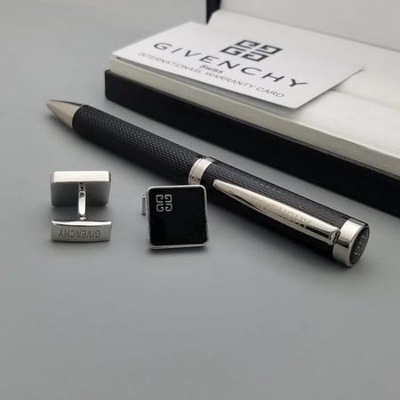 العرض البلاتيني من جيفنشي F32