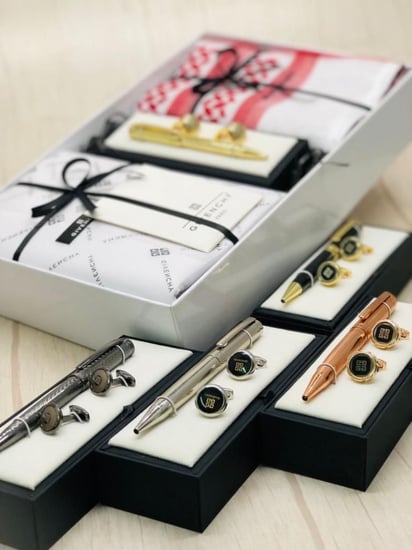 العرض البلاتيني من جيفنشي F32