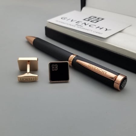 العرض البلاتيني من جيفنشي F32