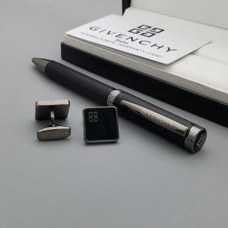 العرض البلاتيني من جيفنشي F31