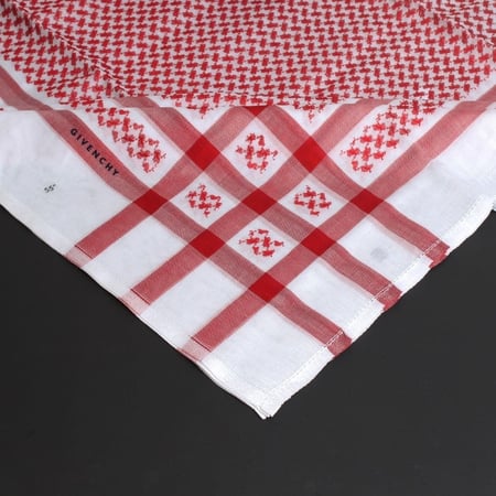 شماغ جيفنشي احمر