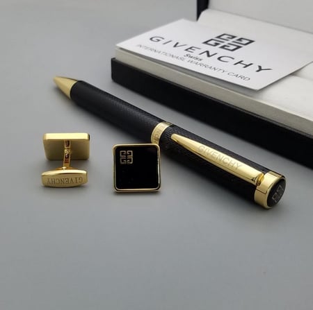 العرض البلاتيني من جيفنشي F32