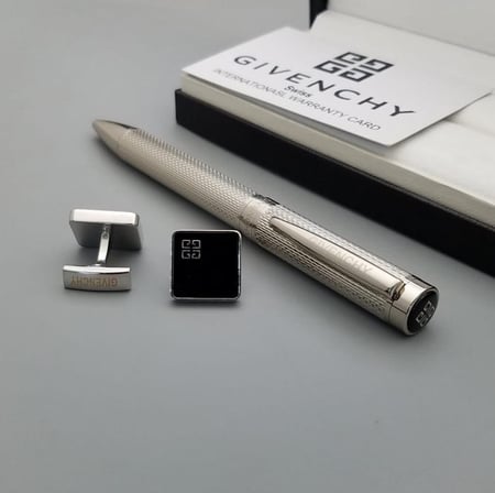 العرض البلاتيني من جيفنشي F32