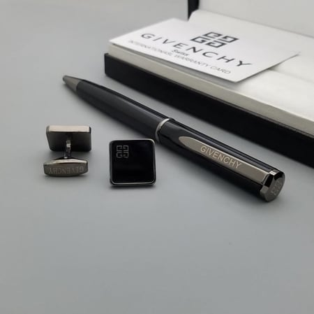 العرض البلاتيني من جيفنشي F31